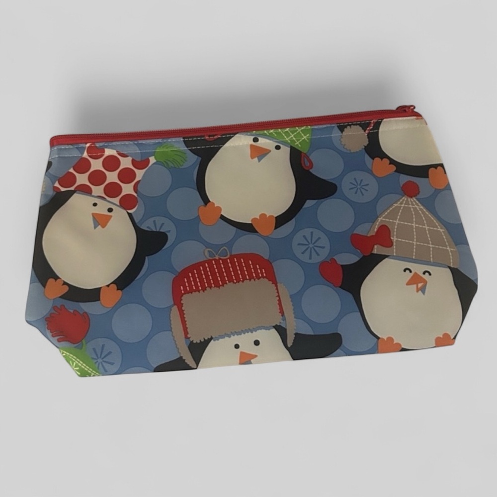 Thirty One New RARE medium thermal zipper pouch in penguin party holiday gift